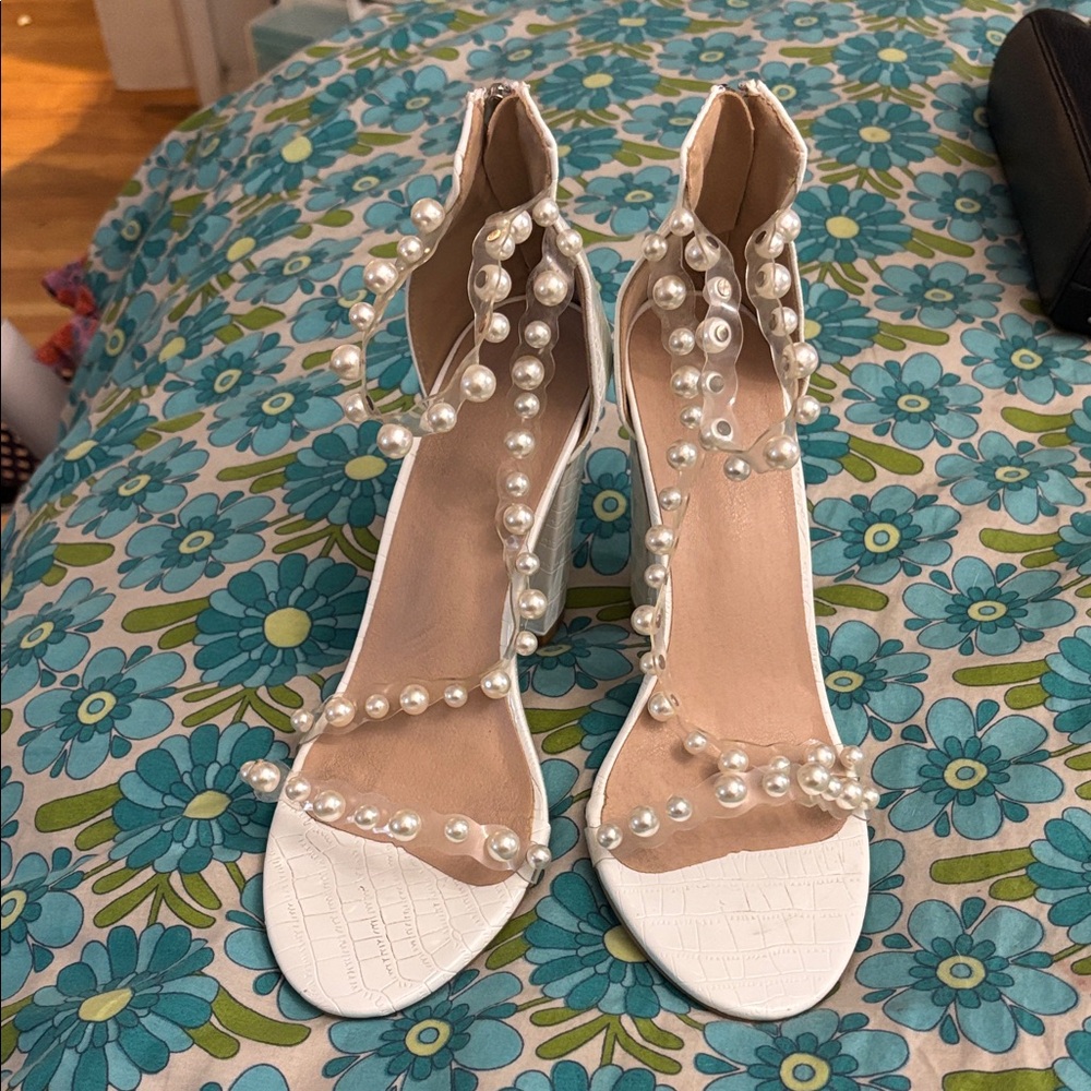Elegant White Pearl-Embellished Women's Sandals